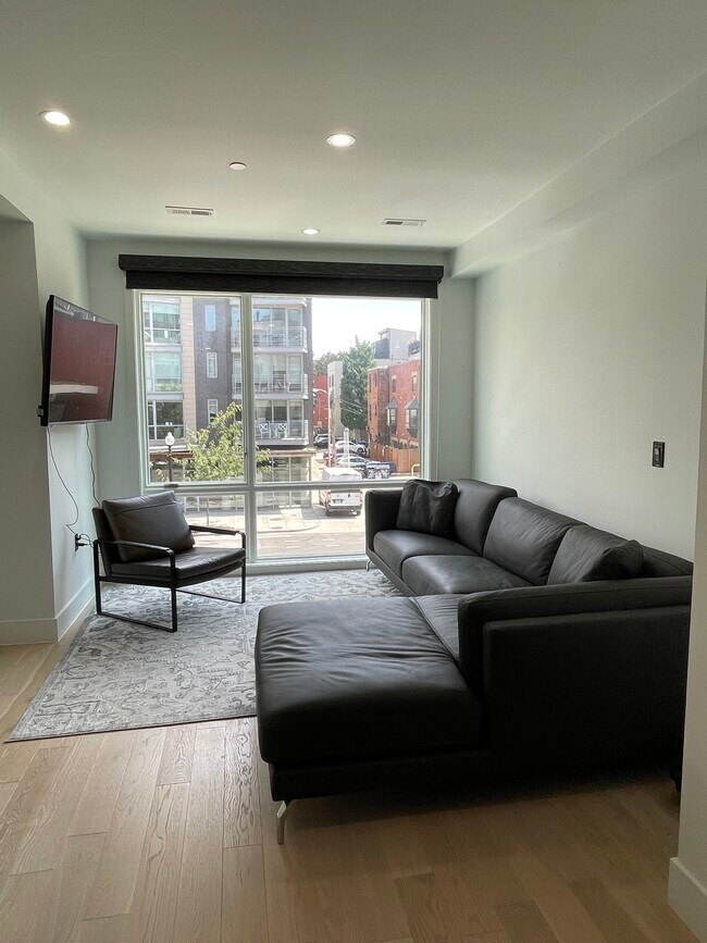 Building Photo - 1312 13th St NW