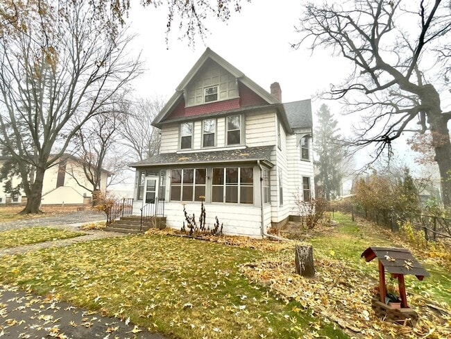 Building Photo - 2193 1st St