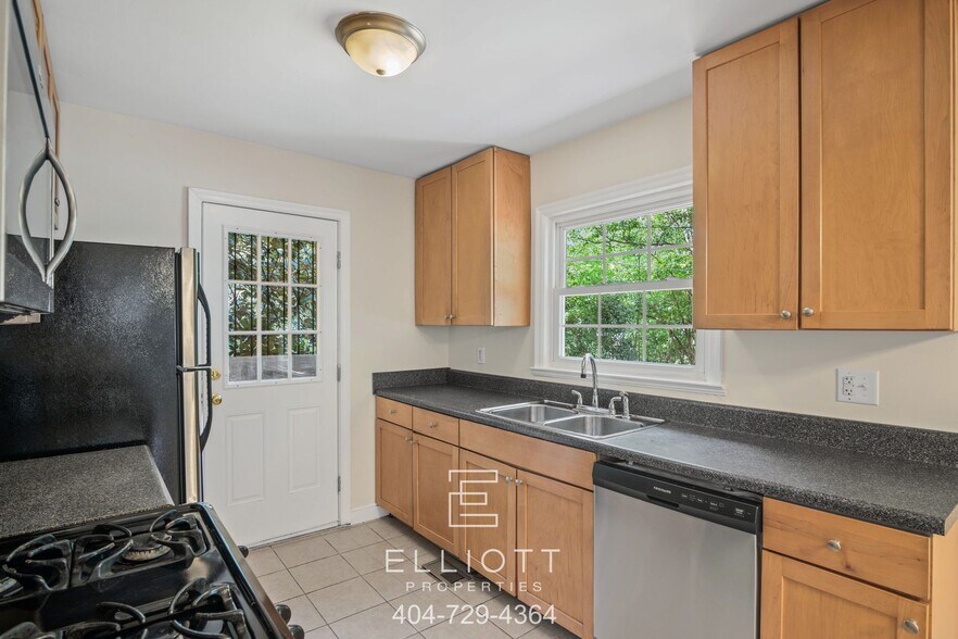 Building Photo - 1095 Oakfield Dr SE