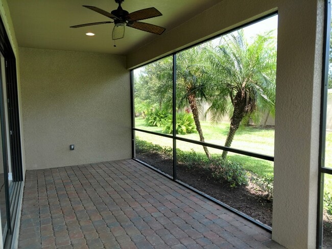 Building Photo - Unfurnished Annual Rental - Lovely 3 Bedroom Home in Calusa Park. Nicely upgraded and Pet Friendly