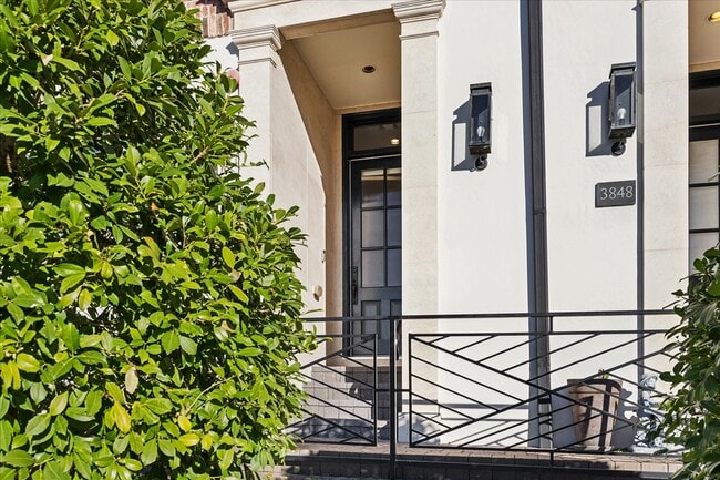 Building Photo - 3850 Glen Arbor Dr