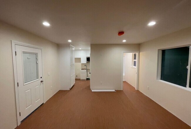 Building Photo - 1113 Riedel Ave