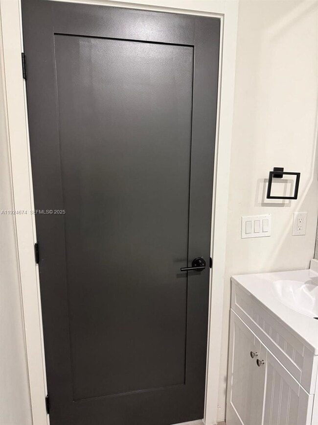 Building Photo - 710 Bedford Point Ave