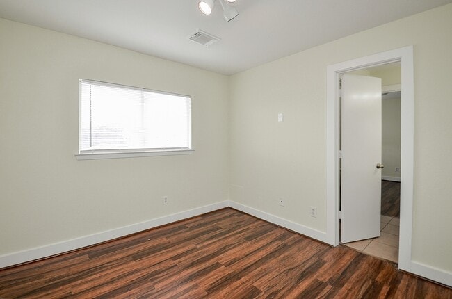 Building Photo - 11924 Prior Park Dr