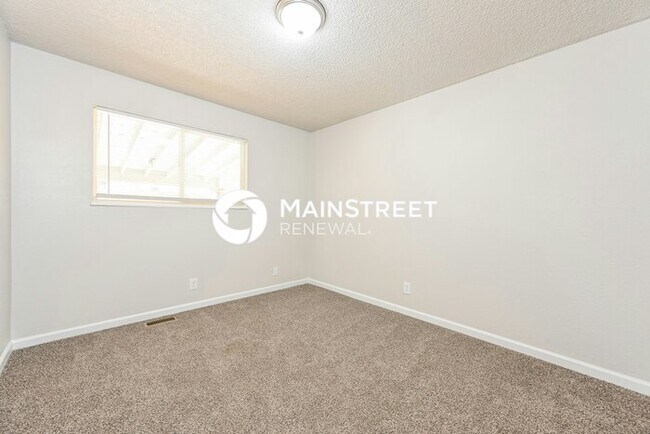 Building Photo - 4 Bedroom Pet-Friendly Home in DENVER, CO with Main Street Renewal