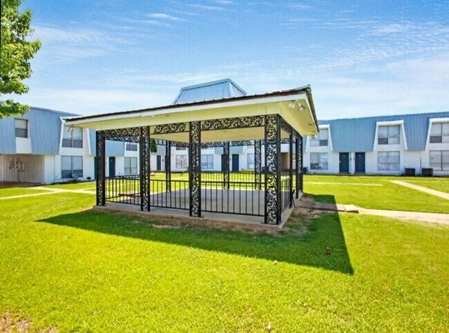 Building Photo - 4805 Park Towne Way