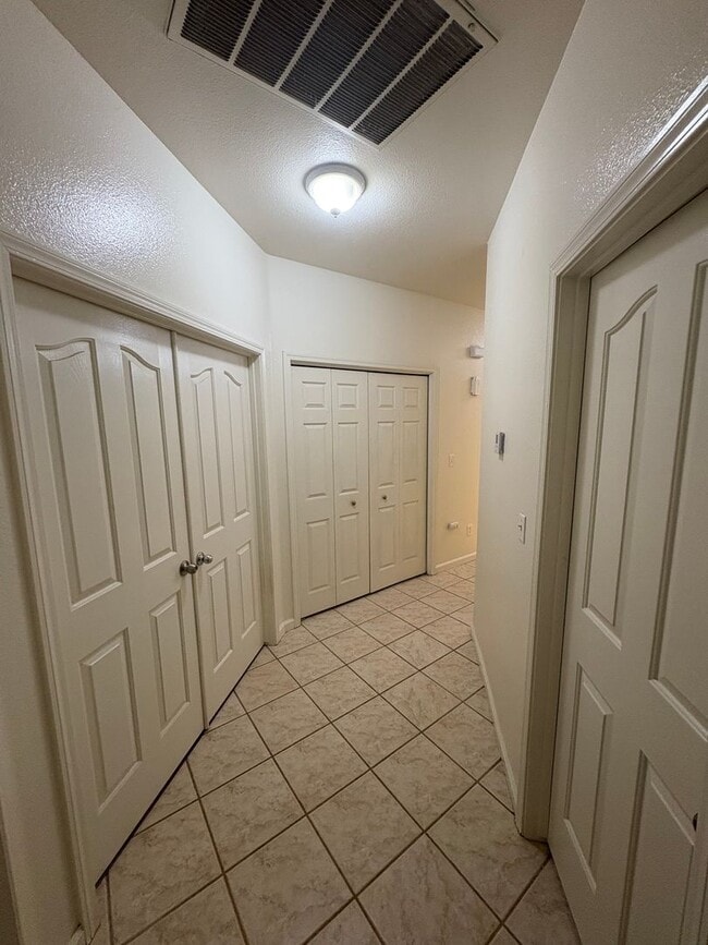 Building Photo - Gorgeous 4 Bedroom in NW Visalia!