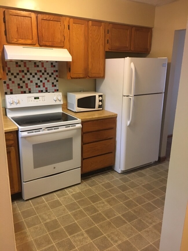 Building Photo - 2 Bedroom/1.5 Bath Condo for Rent!