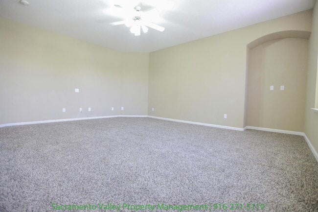 Building Photo - 2400 Snowy Egret Ct