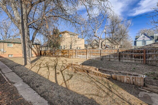 Building Photo - 4334 E 18th Ave