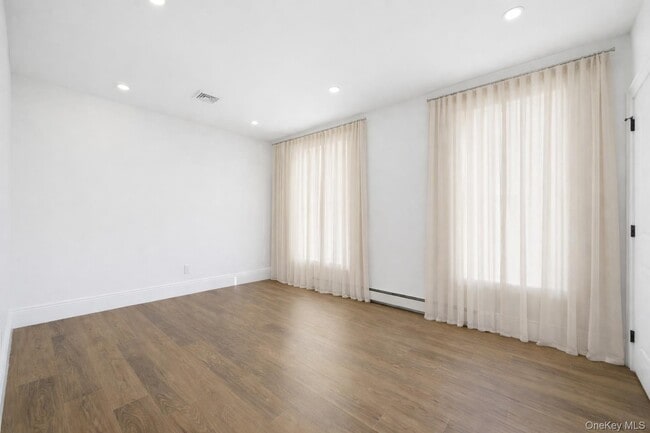 Building Photo - 13 W Hoffman Ave