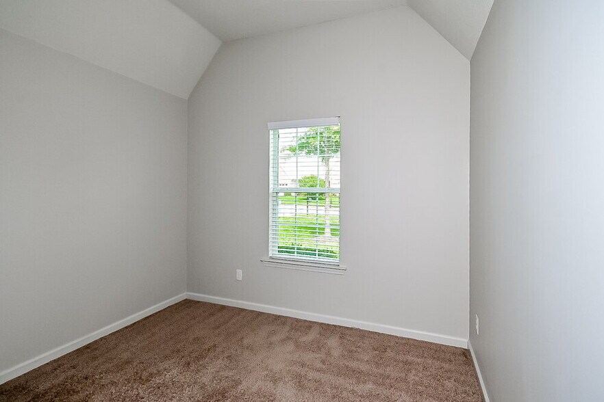 Building Photo - 9171 Tahoe Dr