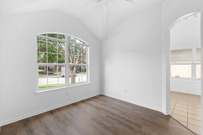Building Photo - 2305 Boulder Run