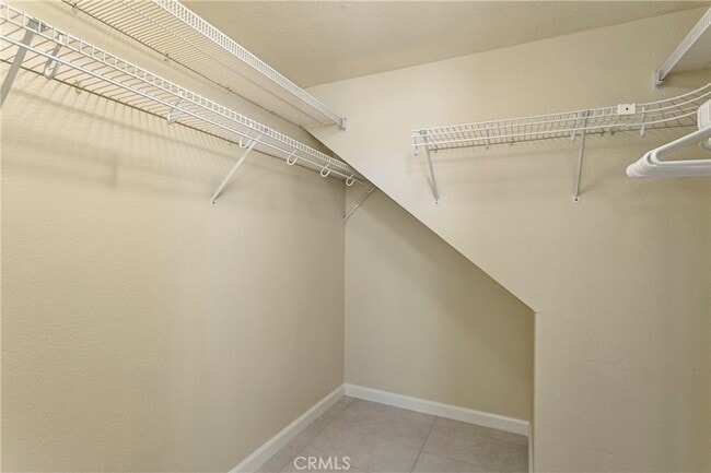 Building Photo - 11 Reina