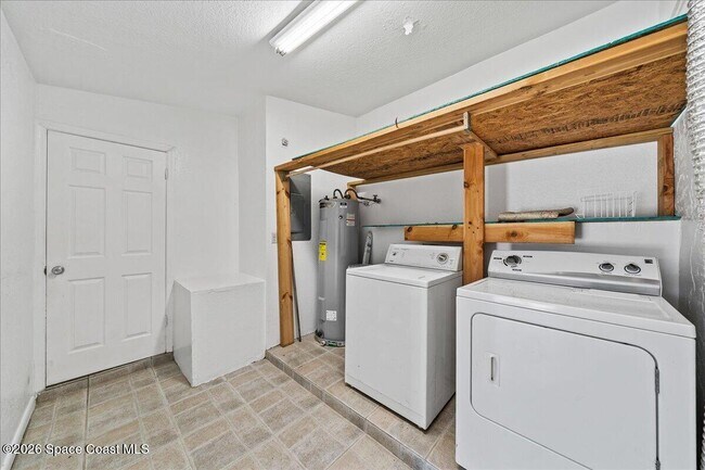 Building Photo - 5283 Palmetto Dr