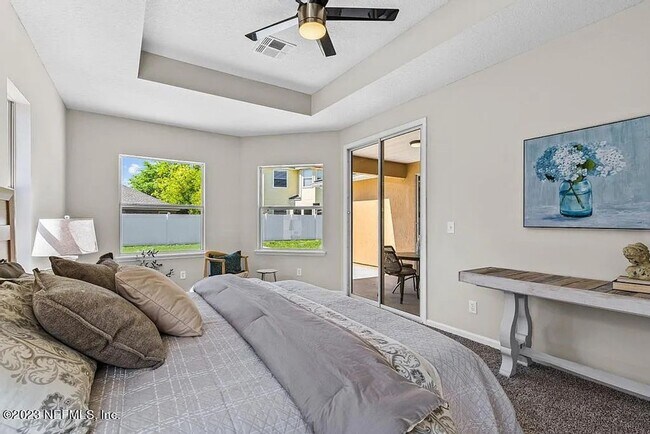 Building Photo - 3 Bedroom 2 Bathroom in Oakleaf Plantation