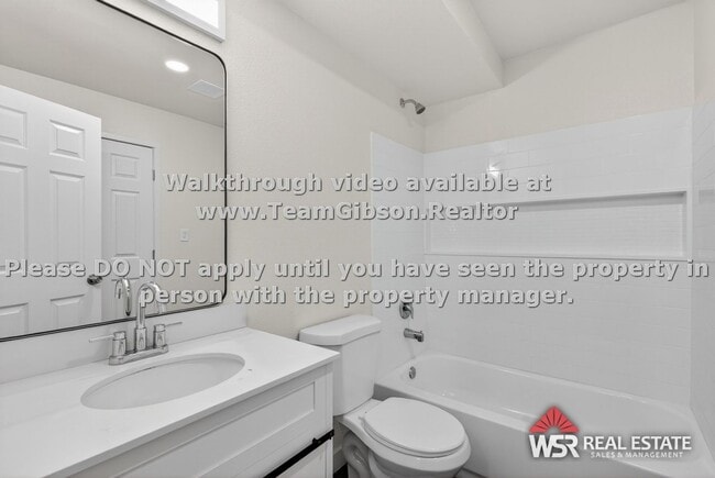 Building Photo - 1960 Summertree Dr