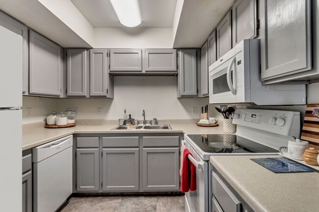 Building Photo - 2015 N 650 W