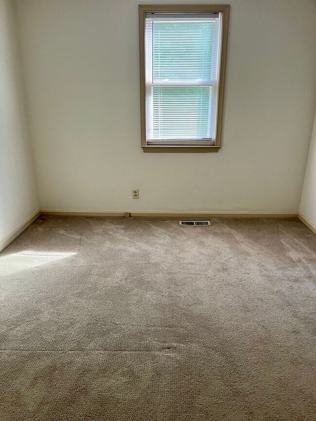 Building Photo - Charming 3-Bedroom Townhouse for Rent