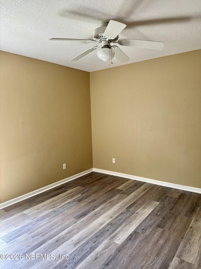 Building Photo - 12255 Lake Fern Dr E