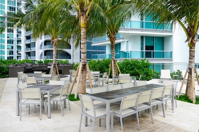 Building Photo - 900 Biscayne Blvd