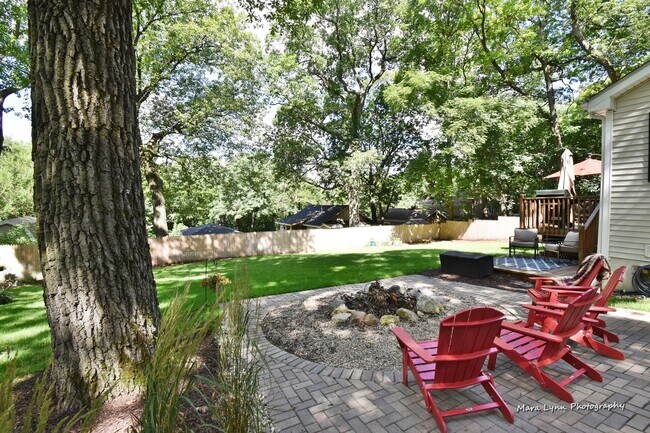 Building Photo - 6N926 Irving Ave