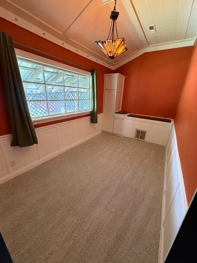 Building Photo - Character-Filled 2 Bedroom Home with Artistic Style