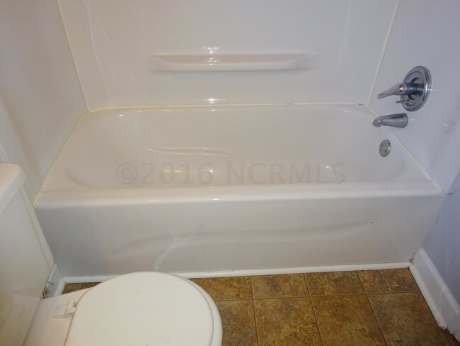 Building Photo - 602 Plaza Dr