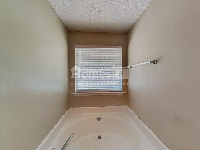 Building Photo - 1515 Morning Glory Way