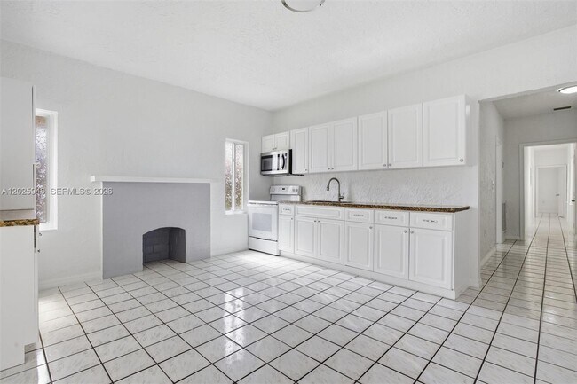 Building Photo - 1745 SW 17th St