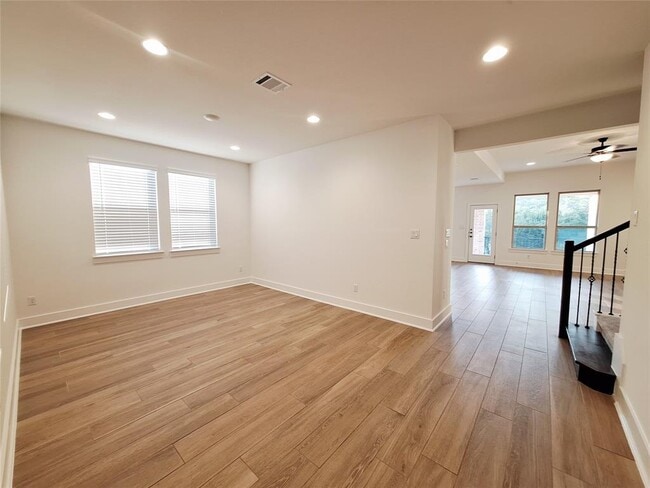 Building Photo - 1221 Brasano Pl