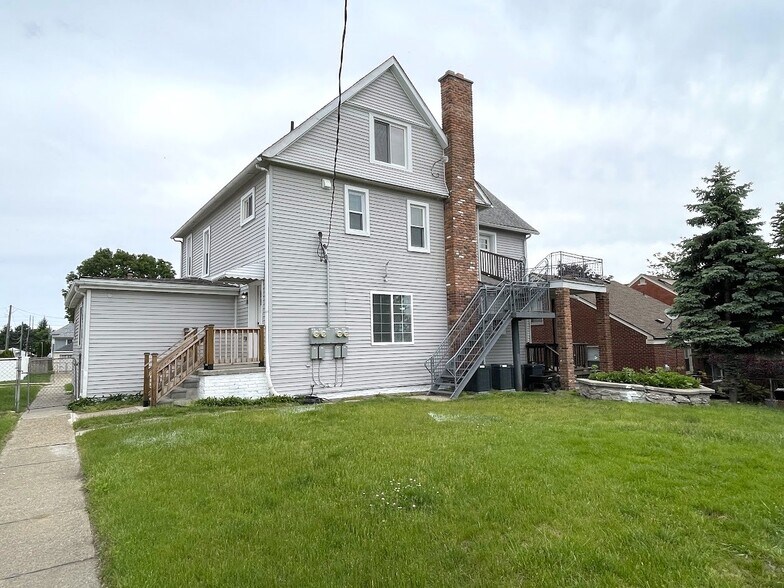 Building Photo - 171 Davis St
