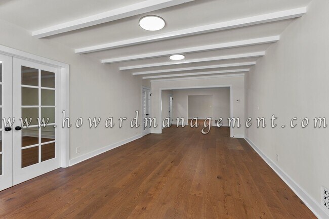 Building Photo - Contemporary Style 5bed/5bath Home with Ad...