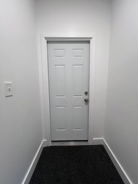 Building Photo - 6402 S Eberhart Ave