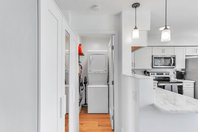 Building Photo - 3050 Rue D’Orleans