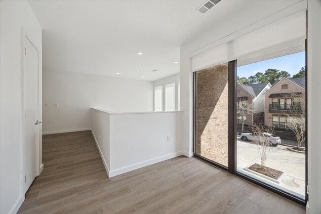 Building Photo - 1 Riva Row