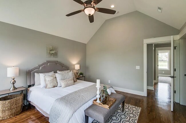 Building Photo - 3 Bed/2.5 Bath-Modern Home-Minutes from Downtown