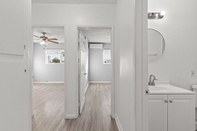 Building Photo - 927 Daisy Avenue