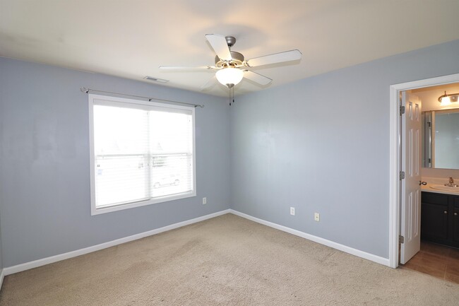 Building Photo - 198 Collinwood Dr