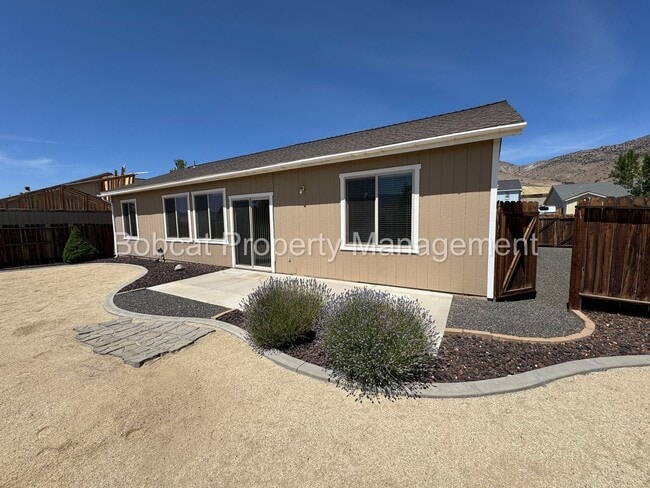 Building Photo - 3 Bedroom, 2 Bathroom Home Located in Dayton