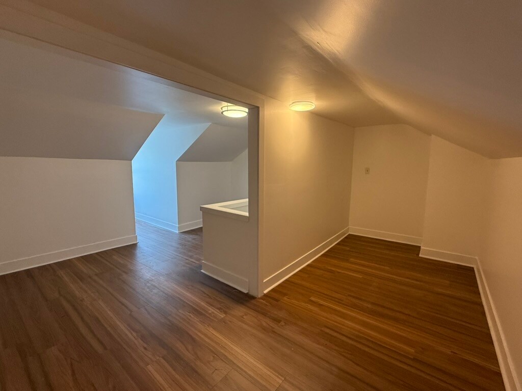 Building Photo - 4928 Sciota St