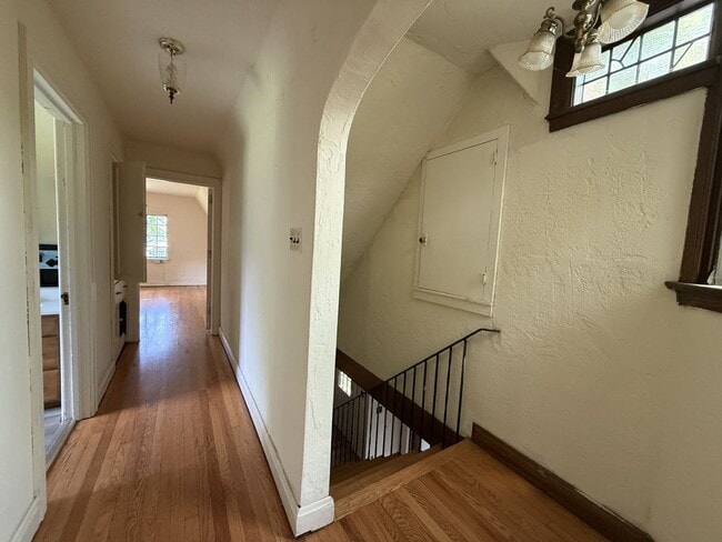 Building Photo - 3-bedroom, 2-bath student house