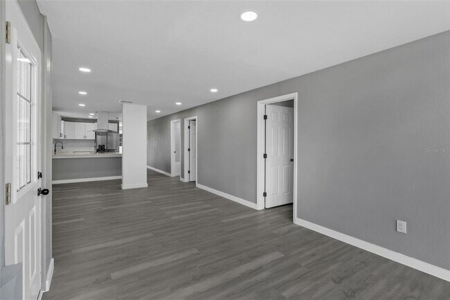 Building Photo - 315 Bayview St