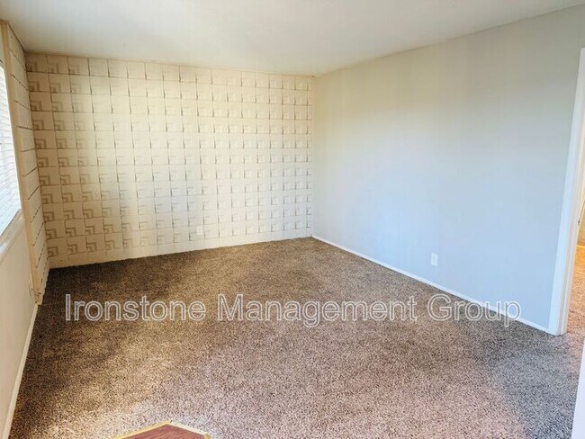 Building Photo - 109 S 9th St