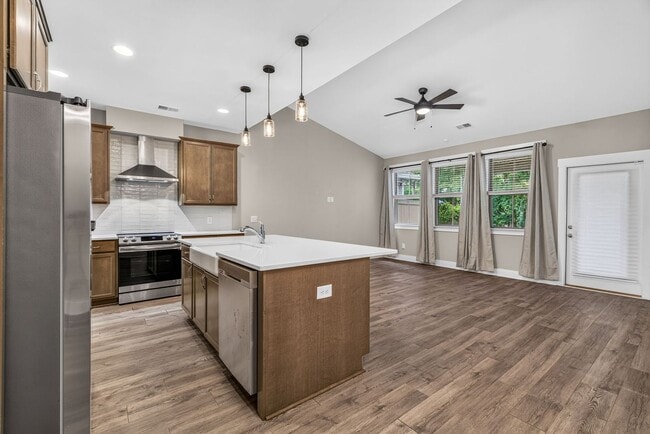 Building Photo - Lowcountry Living with Stunning Marsh Views