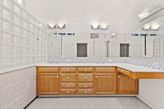 Building Photo - Just Reduced and READY NOW!! - Amazing Sce...