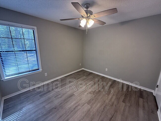 Building Photo - 3965 Deerwood Cir