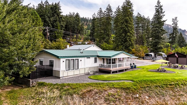 Building Photo - BRAND NEW! Fully furnished and stocked Single Level Home...Easy & Beautiful Living with a stunnin...