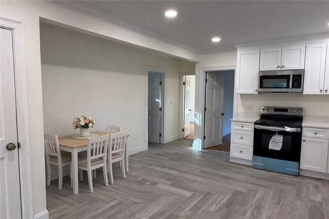 Building Photo - 739 Victory Hwy