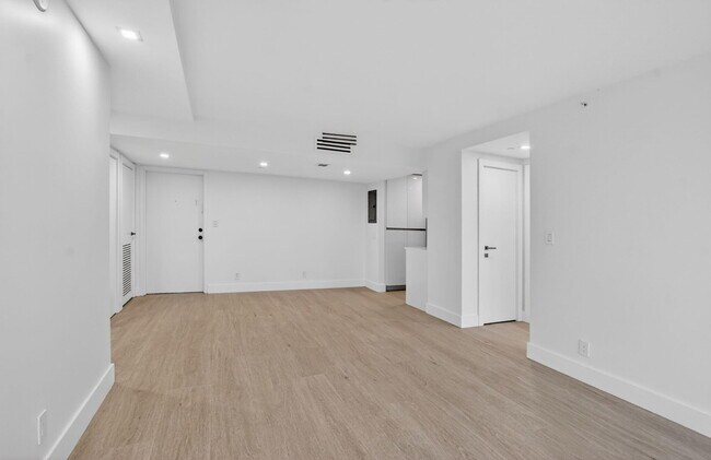 Building Photo - 7835 Lakeside Blvd